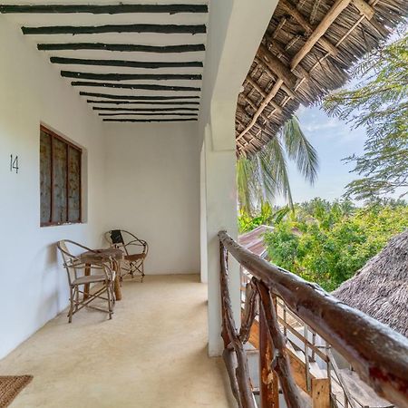 Red Monkey Beach Lodge Джамбиани Екстериор снимка