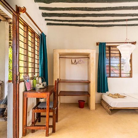 Red Monkey Beach Lodge Джамбиани Екстериор снимка