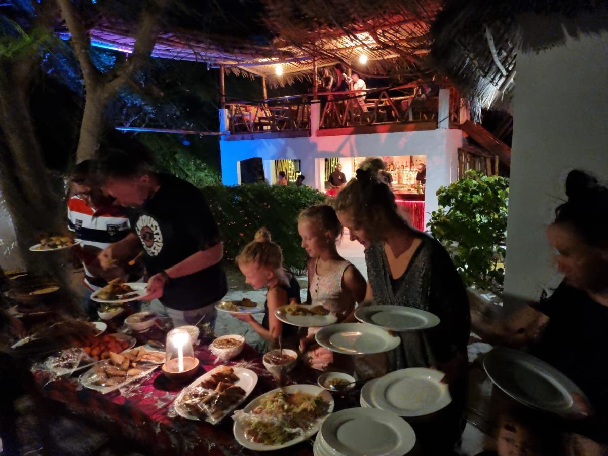 Red Monkey Beach Lodge Джамбиани Екстериор снимка