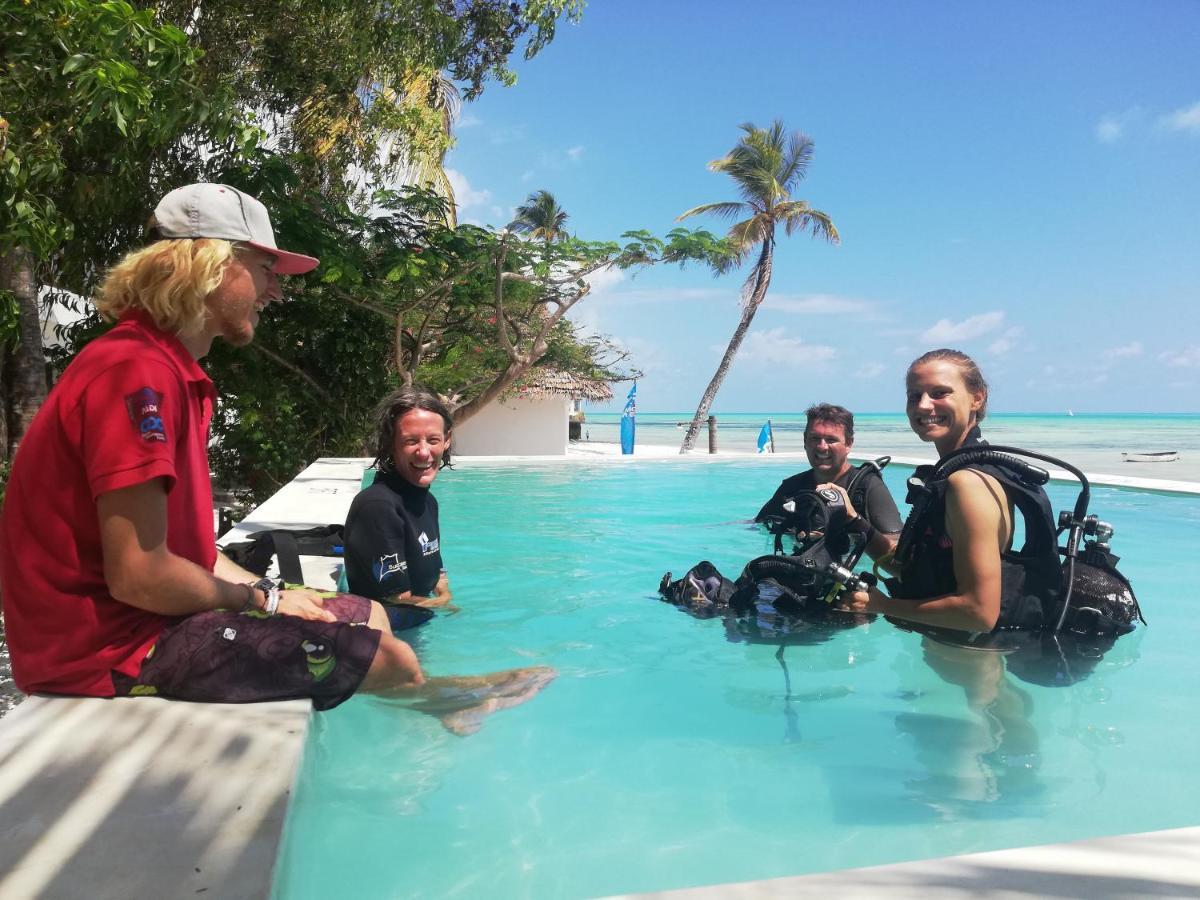 Red Monkey Beach Lodge Джамбиани Екстериор снимка