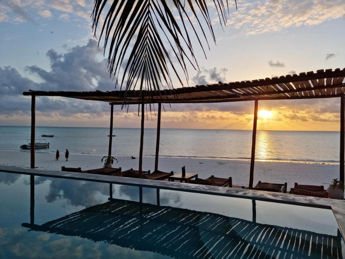 Red Monkey Beach Lodge Джамбиани Екстериор снимка