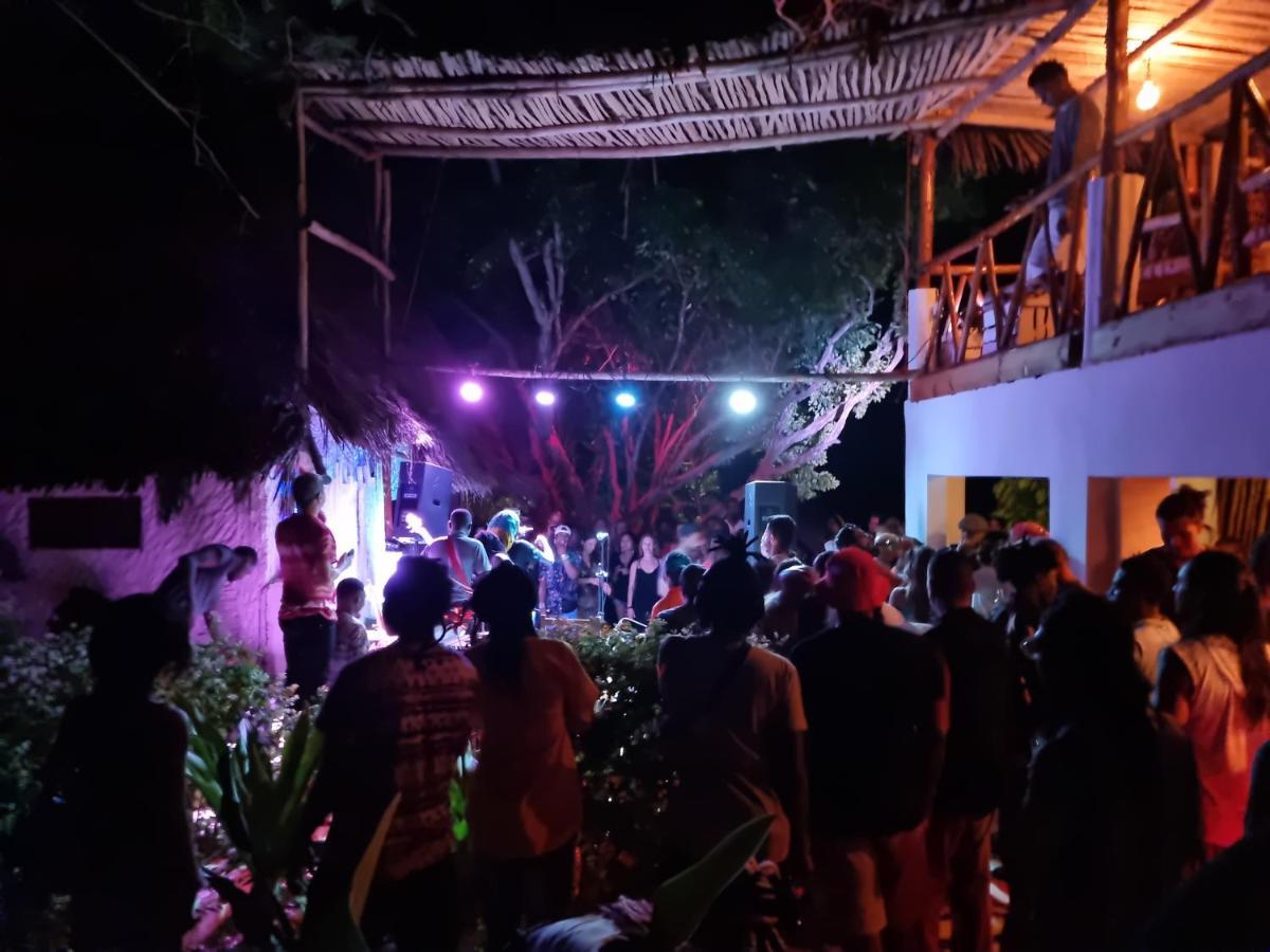 Red Monkey Beach Lodge Джамбиани Екстериор снимка