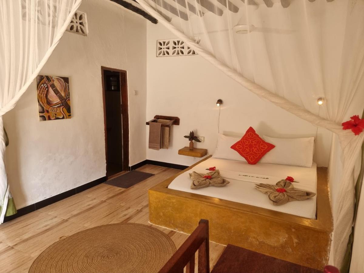 Red Monkey Beach Lodge Джамбиани Екстериор снимка