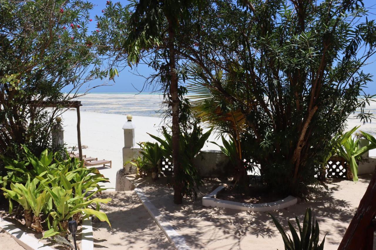 Red Monkey Beach Lodge Джамбиани Екстериор снимка