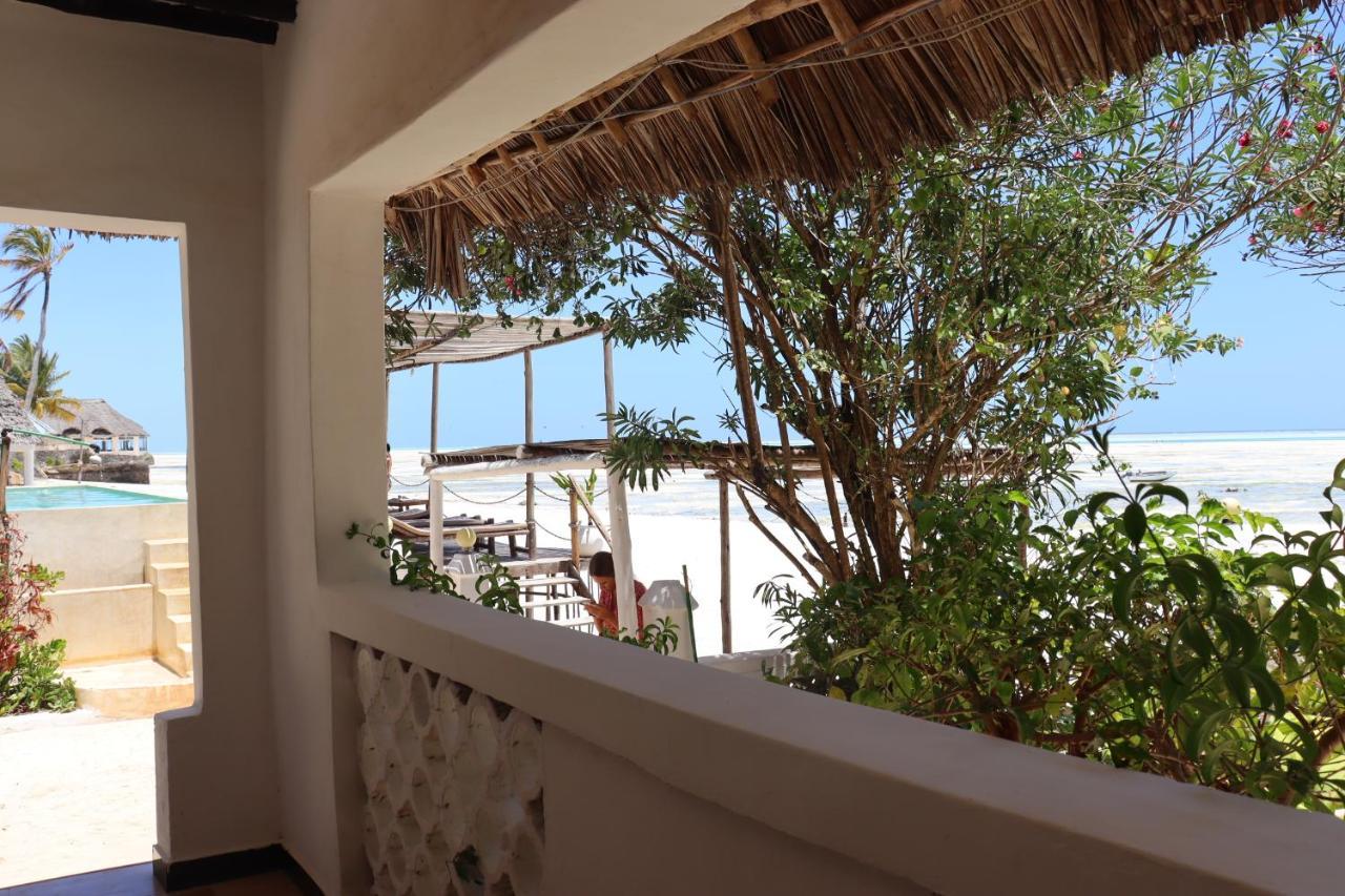Red Monkey Beach Lodge Джамбиани Екстериор снимка