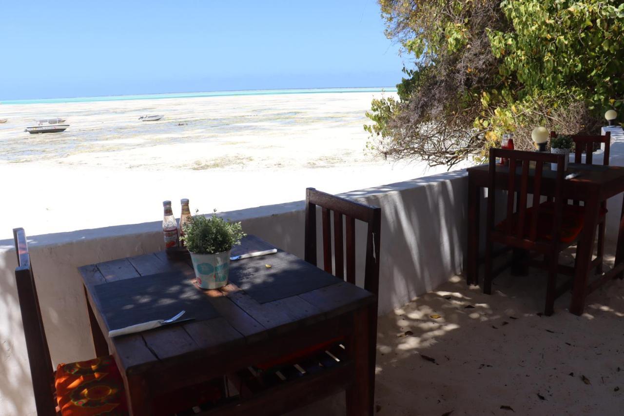 Red Monkey Beach Lodge Джамбиани Екстериор снимка