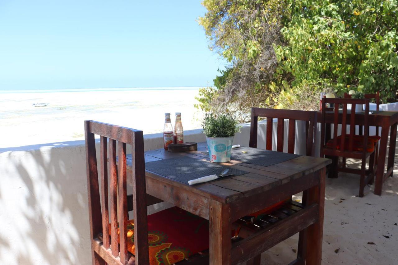 Red Monkey Beach Lodge Джамбиани Екстериор снимка