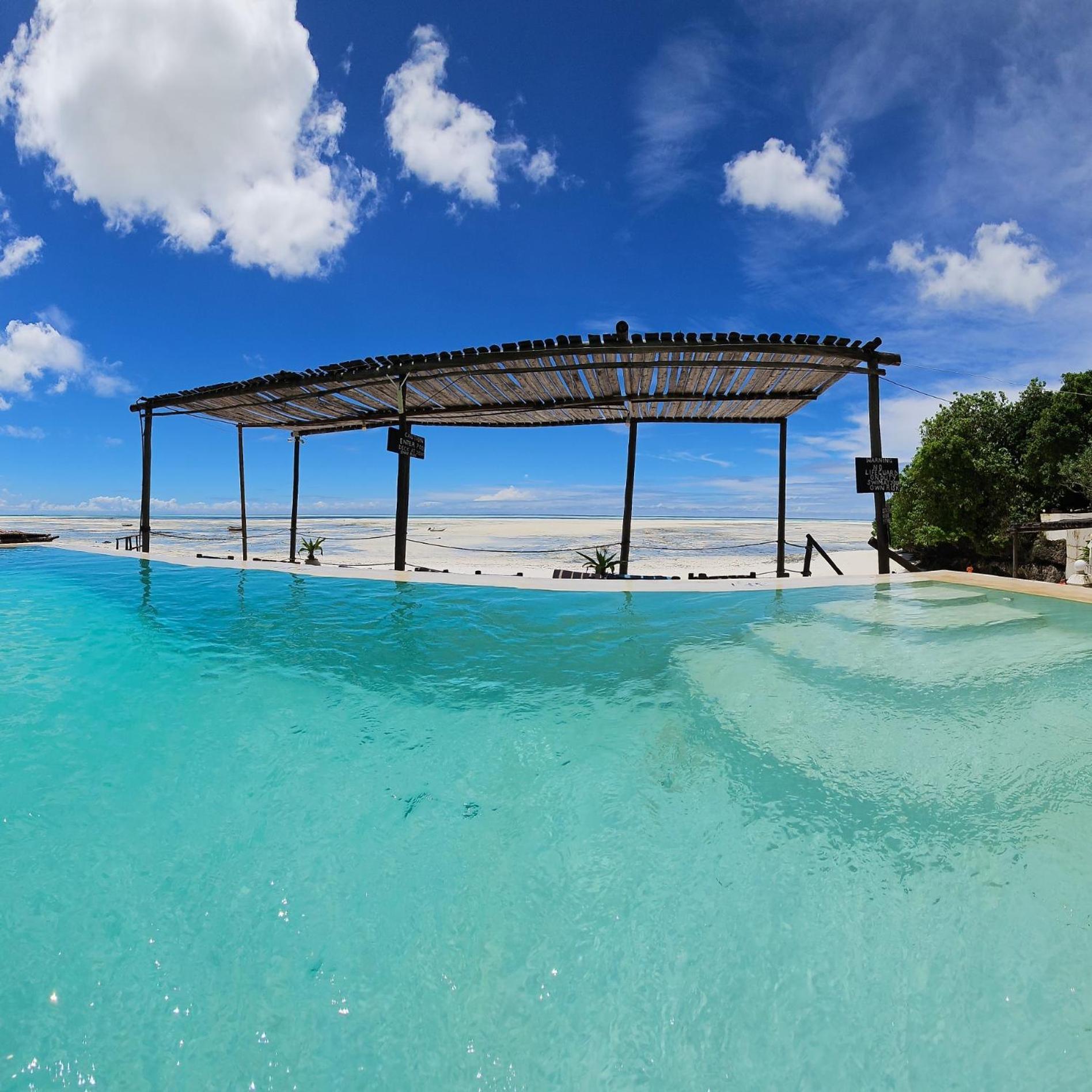 Red Monkey Beach Lodge Джамбиани Екстериор снимка