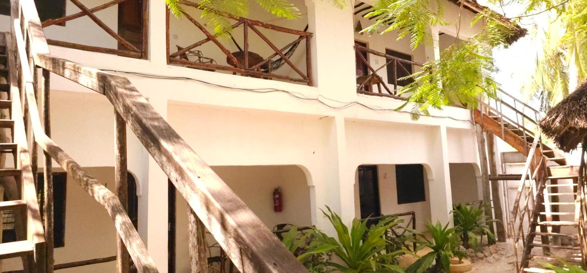 Red Monkey Beach Lodge Джамбиани Екстериор снимка