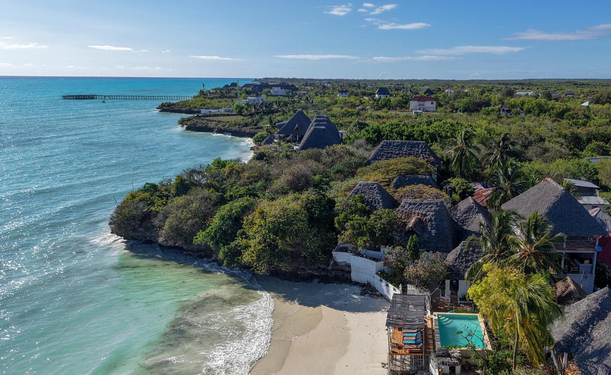 Red Monkey Beach Lodge Джамбиани Екстериор снимка