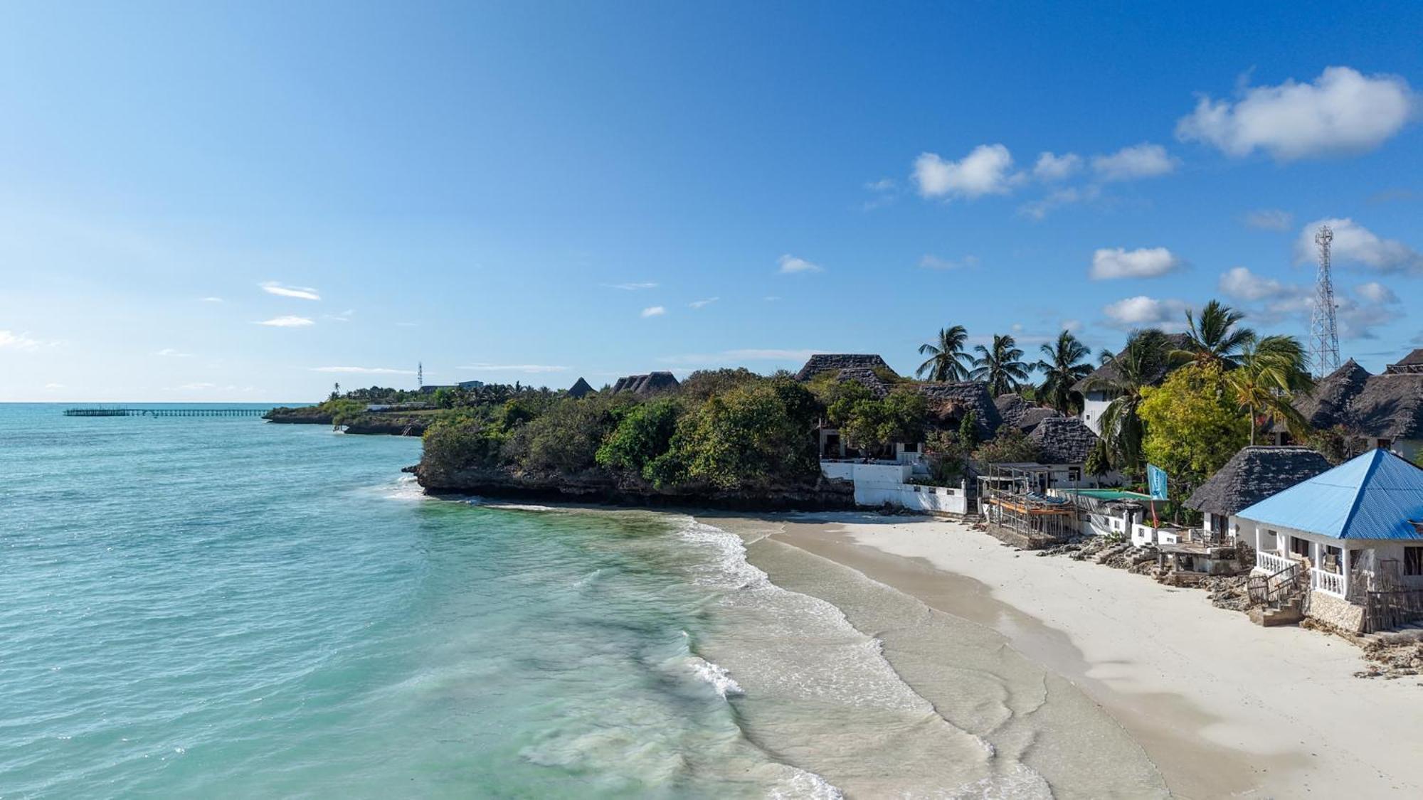 Red Monkey Beach Lodge Джамбиани Екстериор снимка