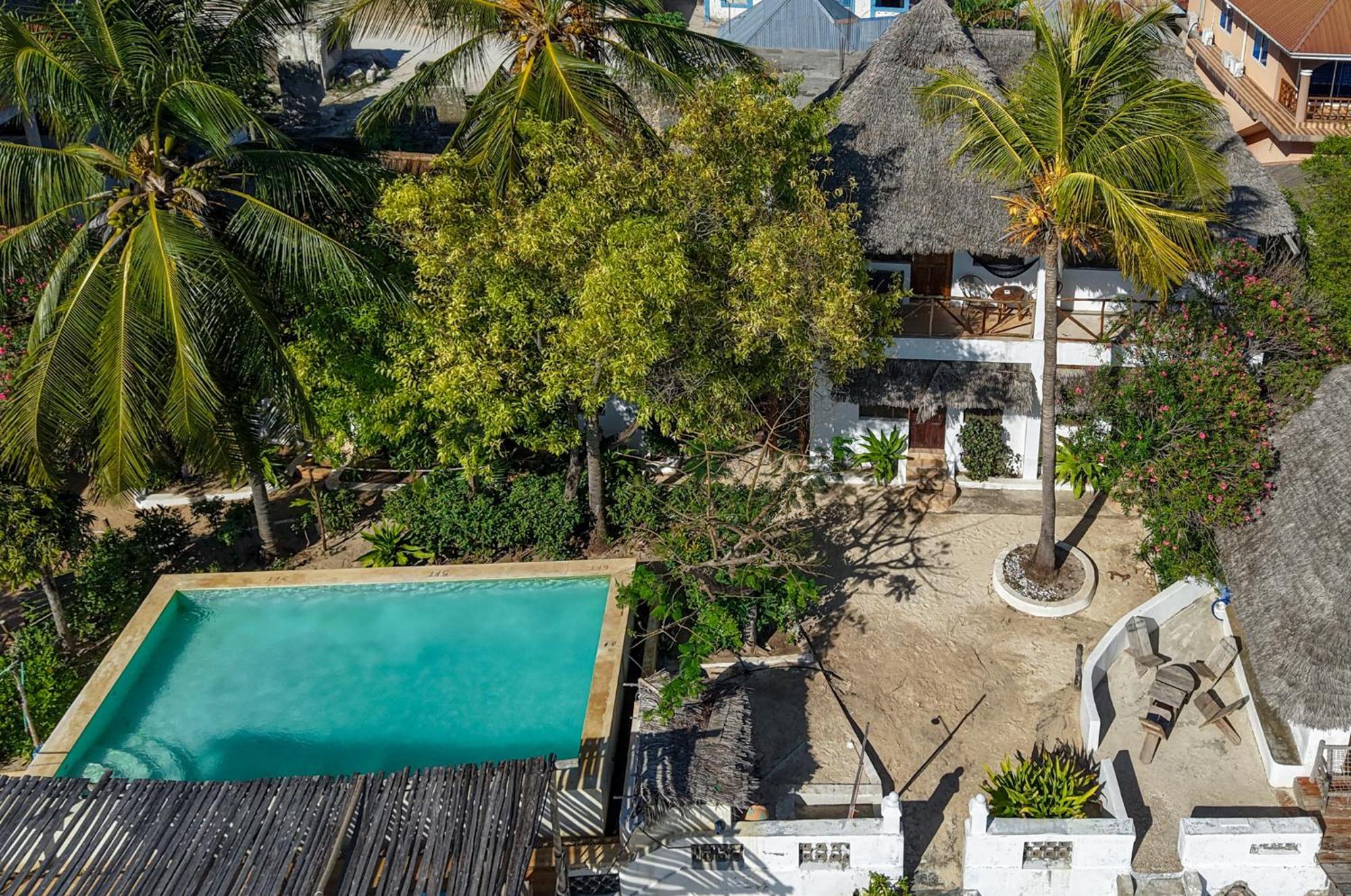 Red Monkey Beach Lodge Джамбиани Екстериор снимка