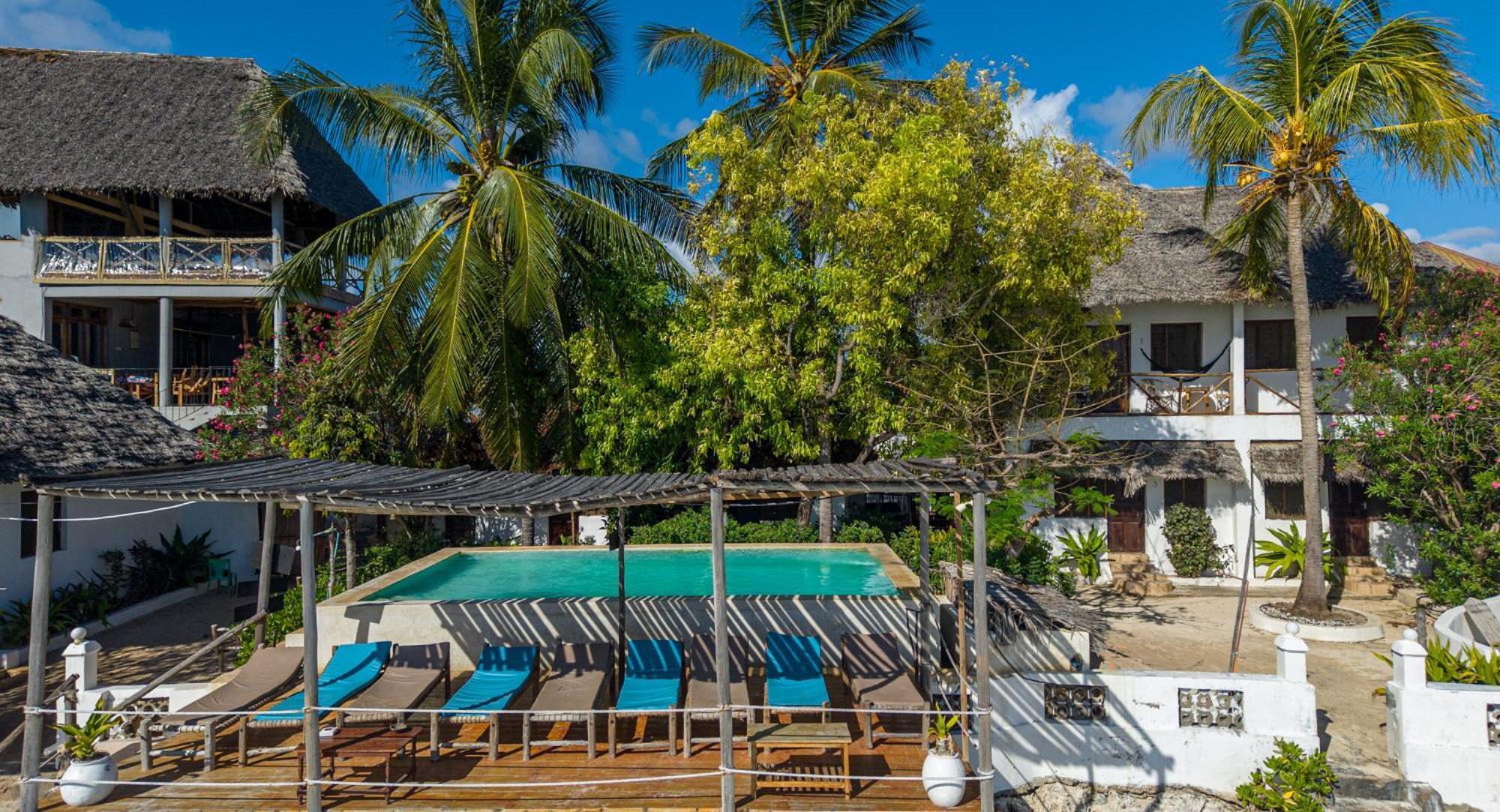 Red Monkey Beach Lodge Джамбиани Екстериор снимка
