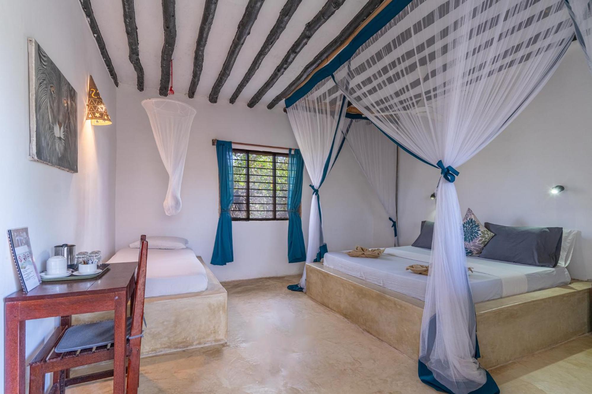 Red Monkey Beach Lodge Джамбиани Екстериор снимка