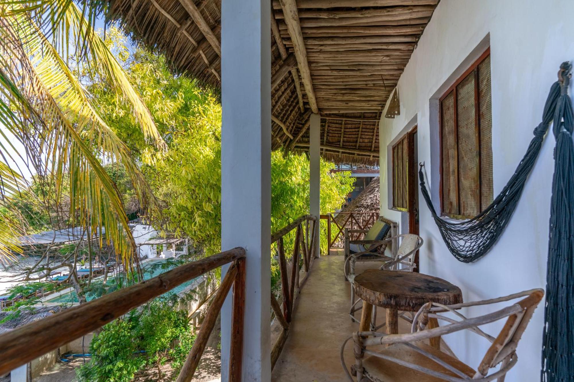 Red Monkey Beach Lodge Джамбиани Екстериор снимка