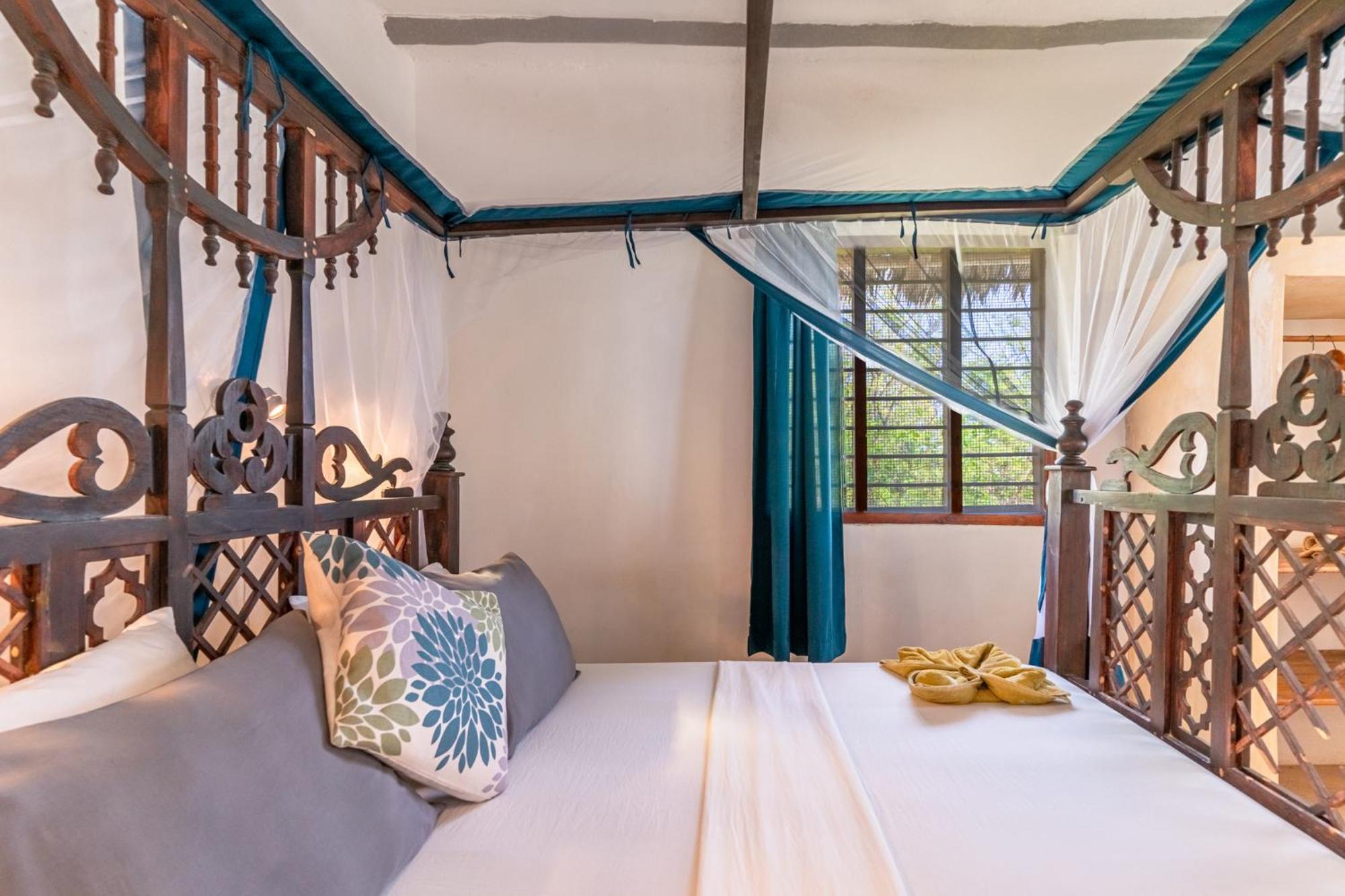 Red Monkey Beach Lodge Джамбиани Екстериор снимка