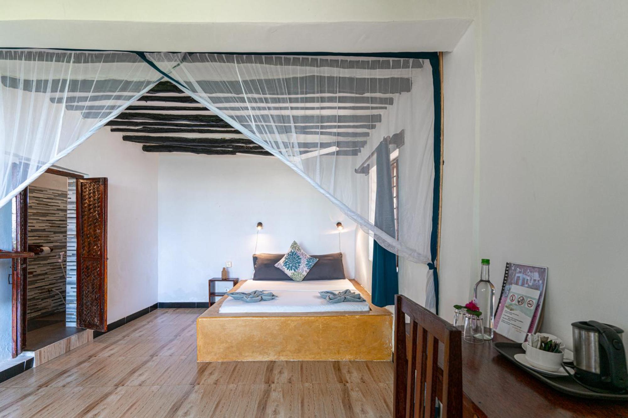Red Monkey Beach Lodge Джамбиани Екстериор снимка