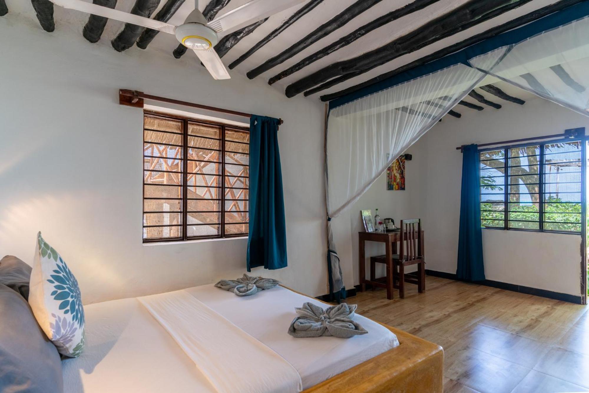 Red Monkey Beach Lodge Джамбиани Екстериор снимка