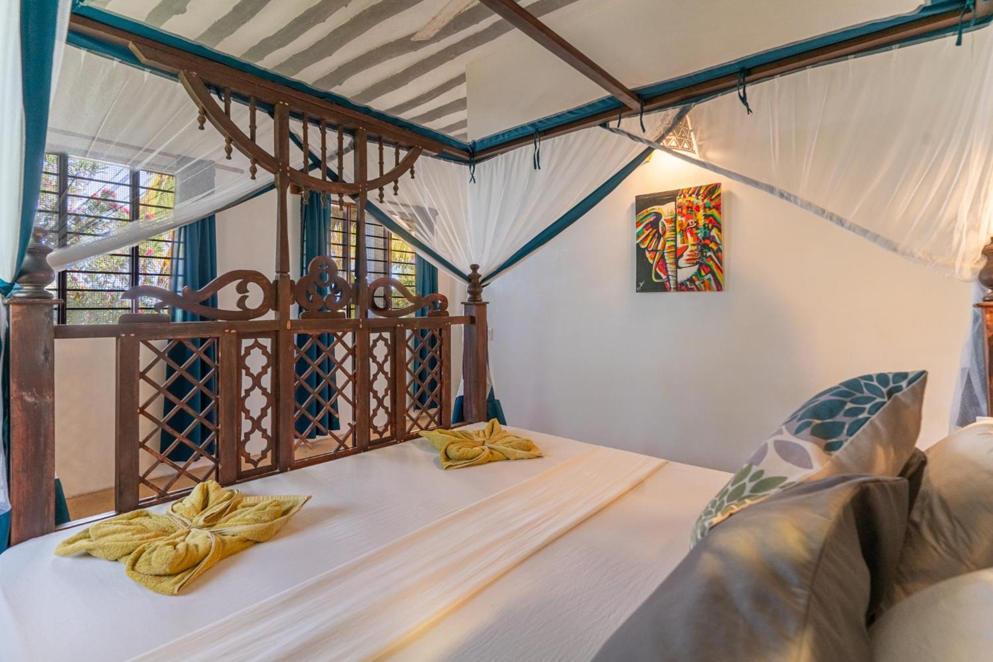 Red Monkey Beach Lodge Джамбиани Екстериор снимка